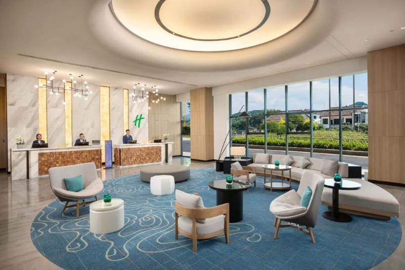 Lobby & Reception