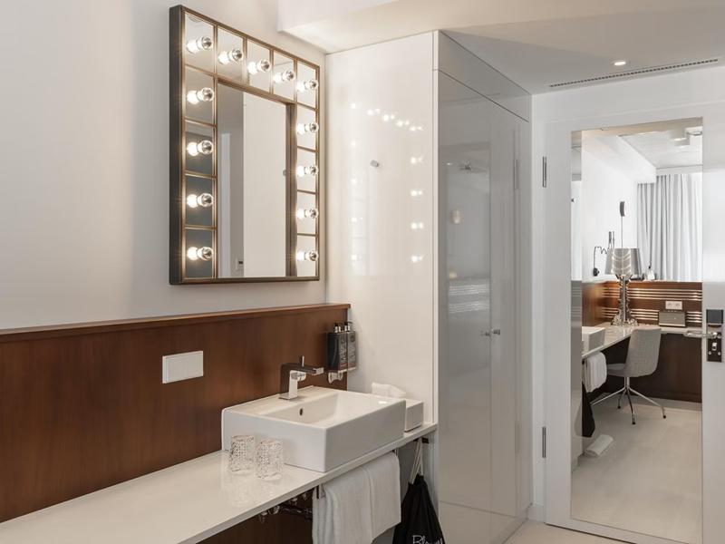Ruby Ella Hotel Cologne by IHG image