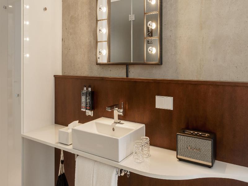 Ruby Ella Hotel Cologne by IHG image