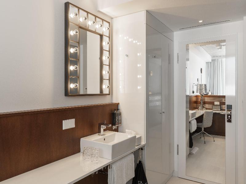 Ruby Ella Hotel Cologne by IHG image