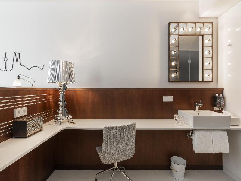 Ruby Ella Hotel Cologne by IHG image