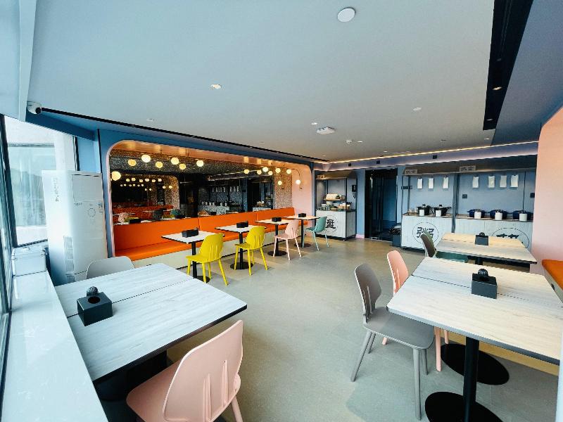 Hanting Hotel Zhuhai Gongbei Port Qinglv Road image