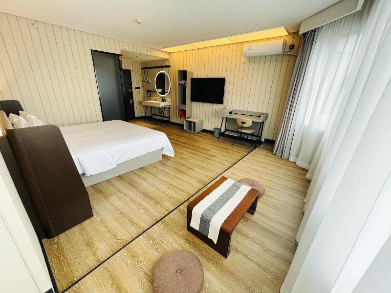 Hanting Hotel Zhuhai Gongbei Port Qinglv Road image