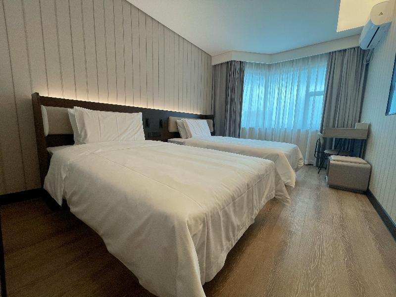 Hanting Hotel Zhuhai Gongbei Port Qinglv Road image