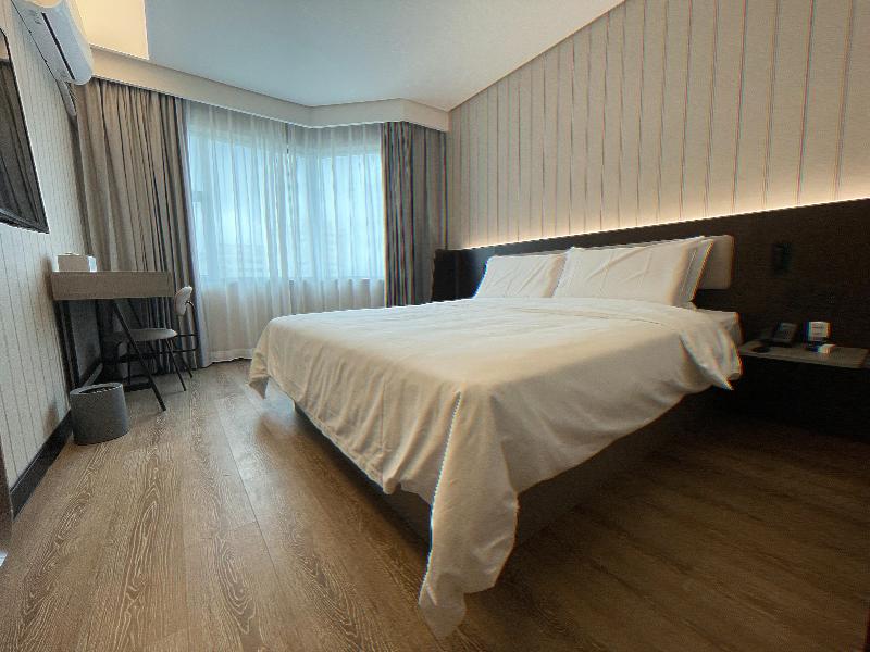 Hanting Hotel Zhuhai Gongbei Port Qinglv Road image