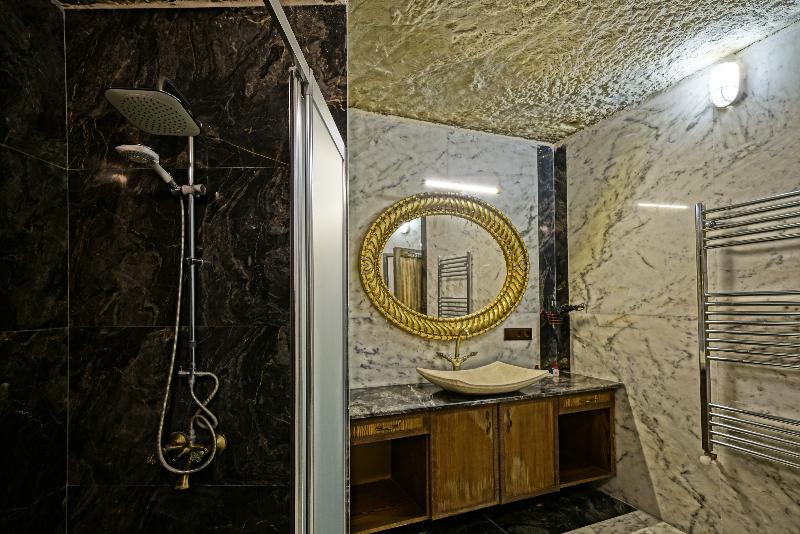 Kayatas Cave Suites Hotel