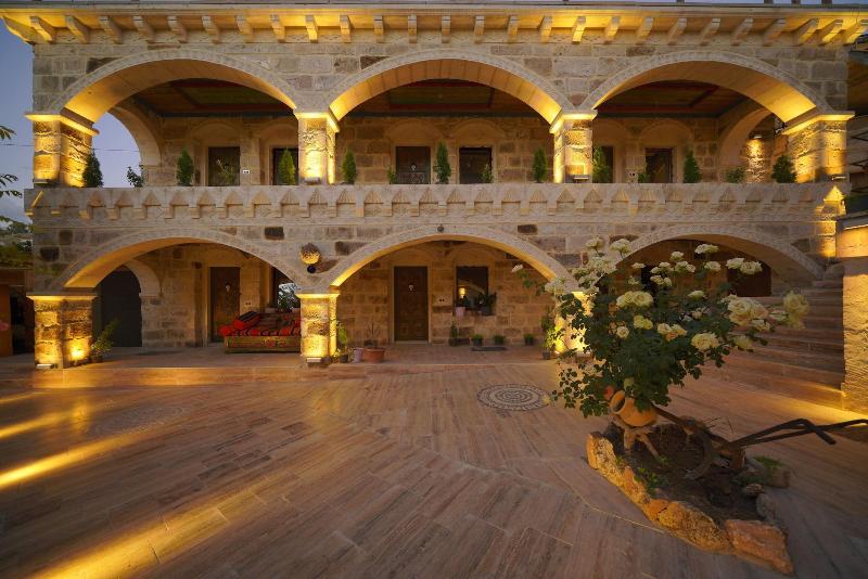 Kayatas Cave Suites Hotel
