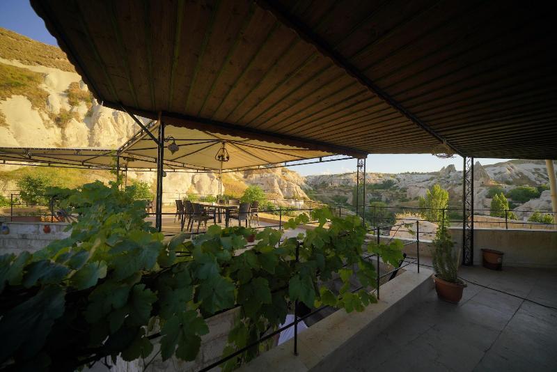 Kayatas Cave Suites Hotel