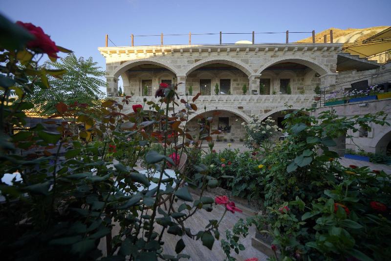 Kayatas Cave Suites Hotel