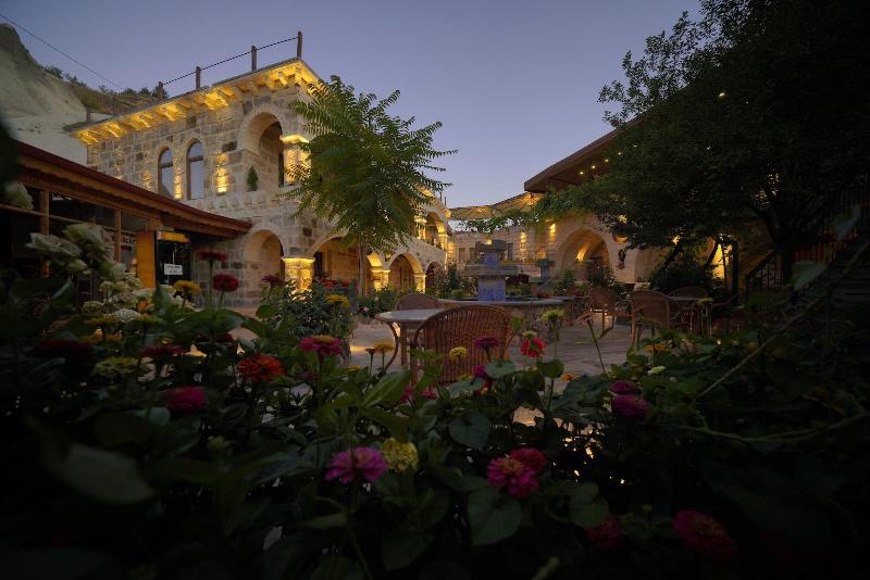 Kayatas Cave Suites Hotel