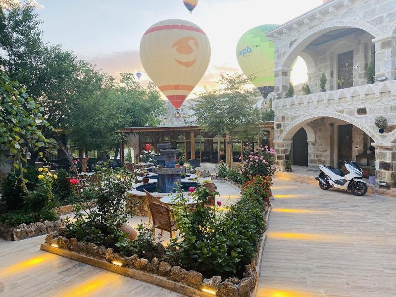 Kayatas Cave Suites Hotel