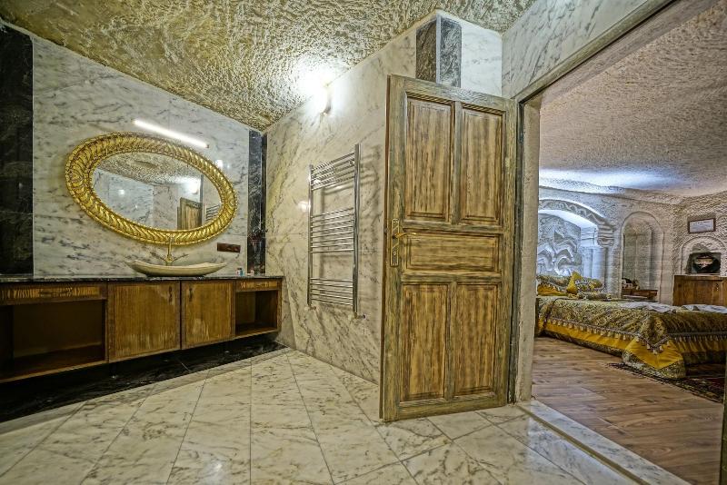Kayatas Cave Suites Hotel