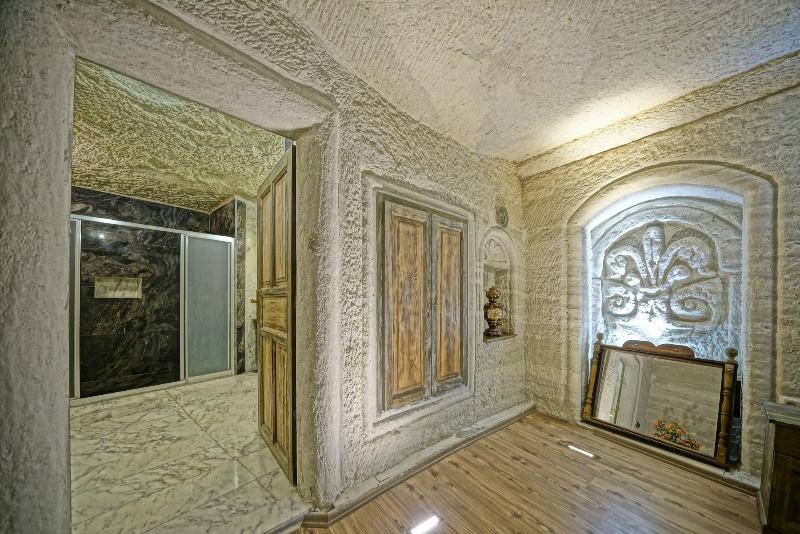 Kayatas Cave Suites Hotel
