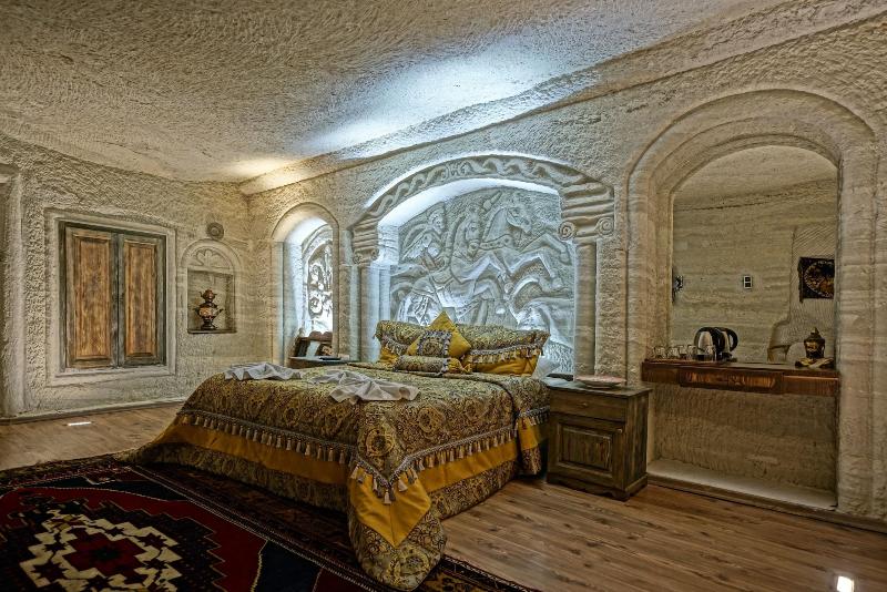 Kayatas Cave Suites Hotel