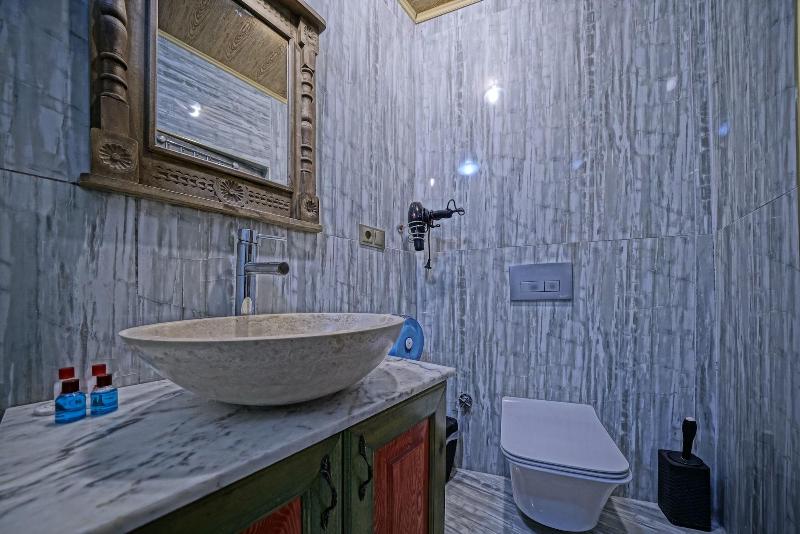 Kayatas Cave Suites Hotel