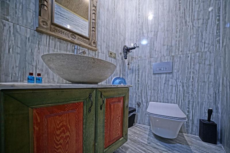 Kayatas Cave Suites Hotel