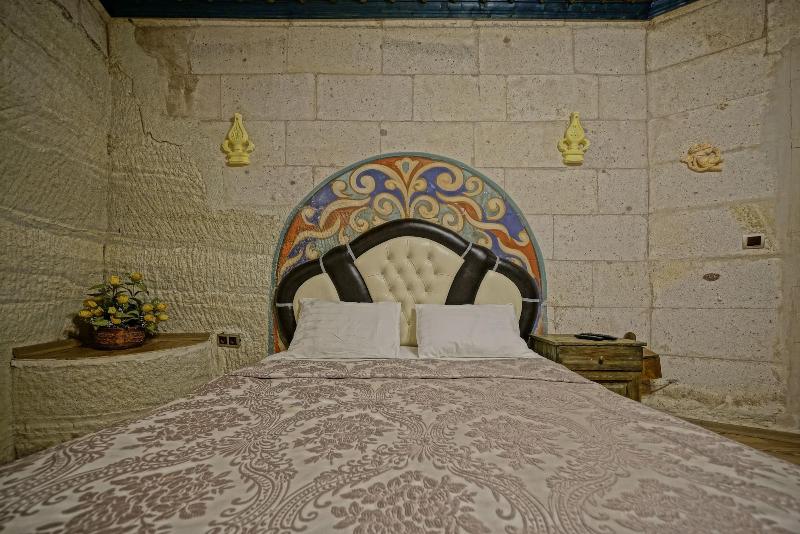 Kayatas Cave Suites Hotel