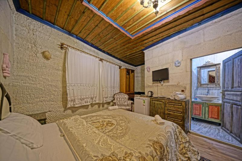 Kayatas Cave Suites Hotel