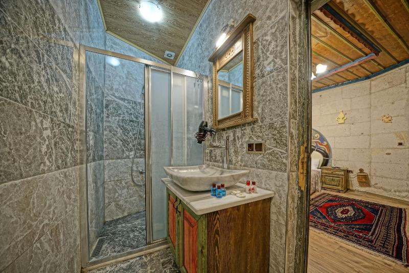 Kayatas Cave Suites Hotel