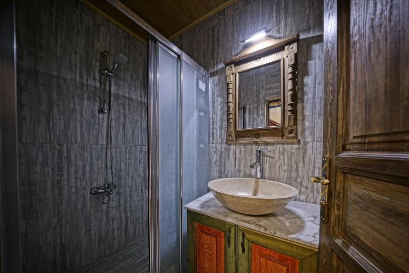 Kayatas Cave Suites Hotel