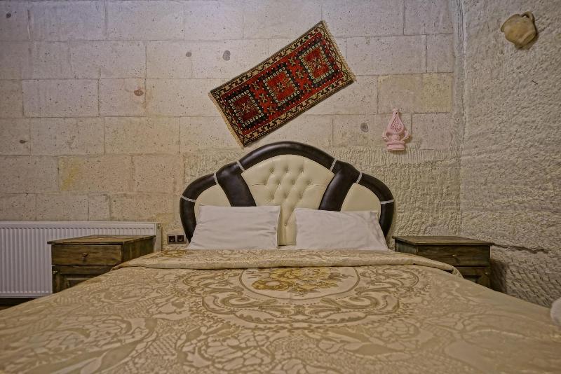 Kayatas Cave Suites Hotel