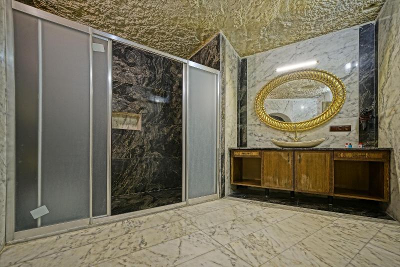 Kayatas Cave Suites Hotel