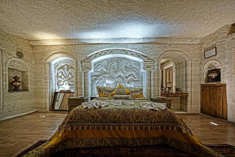 Kayatas Cave Suites Hotel