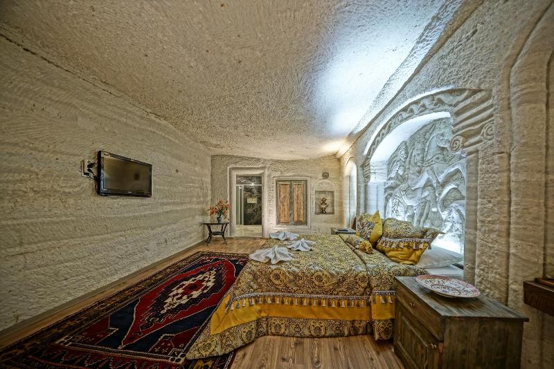 Kayatas Cave Suites Hotel