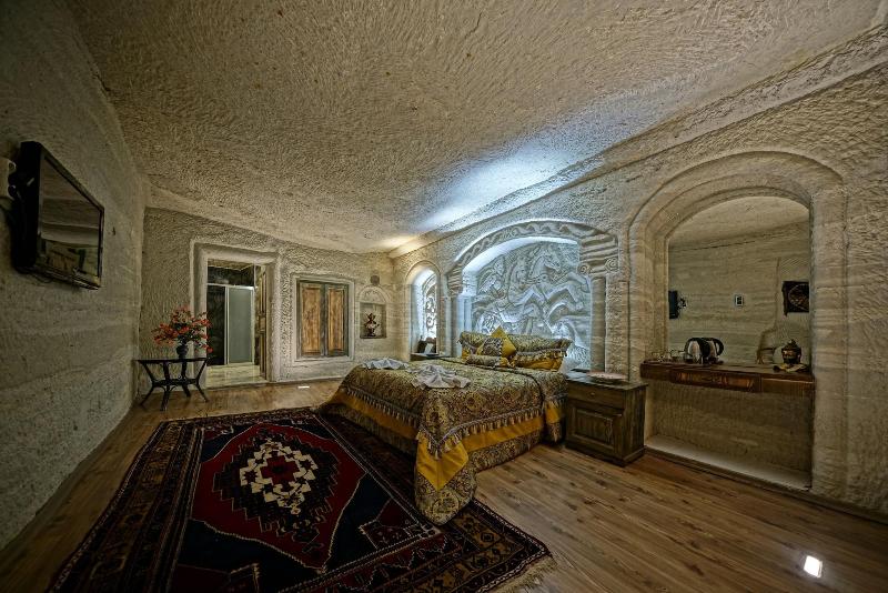 Kayatas Cave Suites Hotel