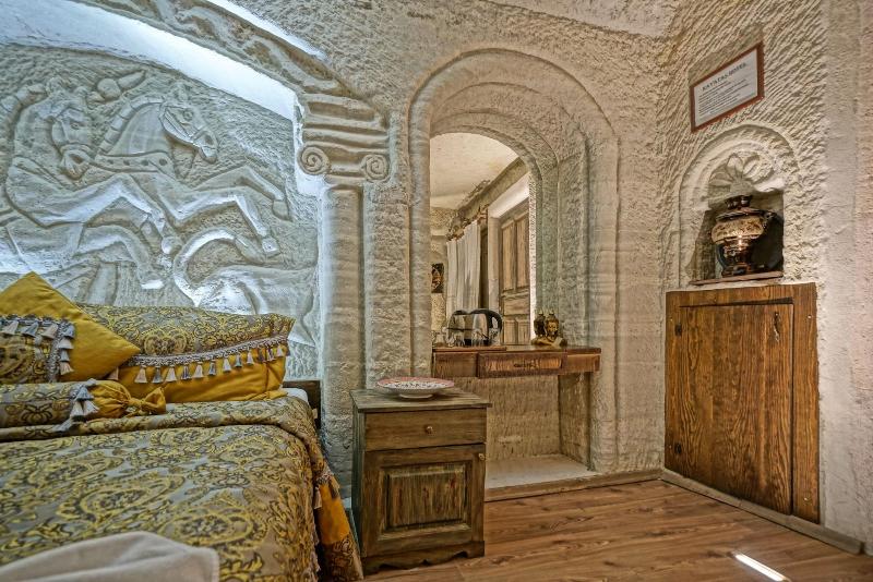 Kayatas Cave Suites Hotel