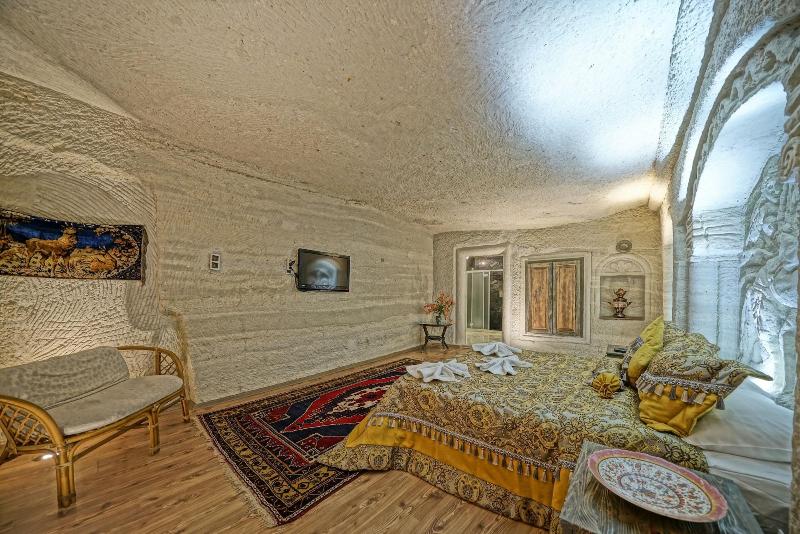 Kayatas Cave Suites Hotel