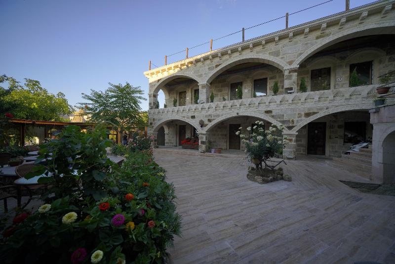 Kayatas Cave Suites Hotel