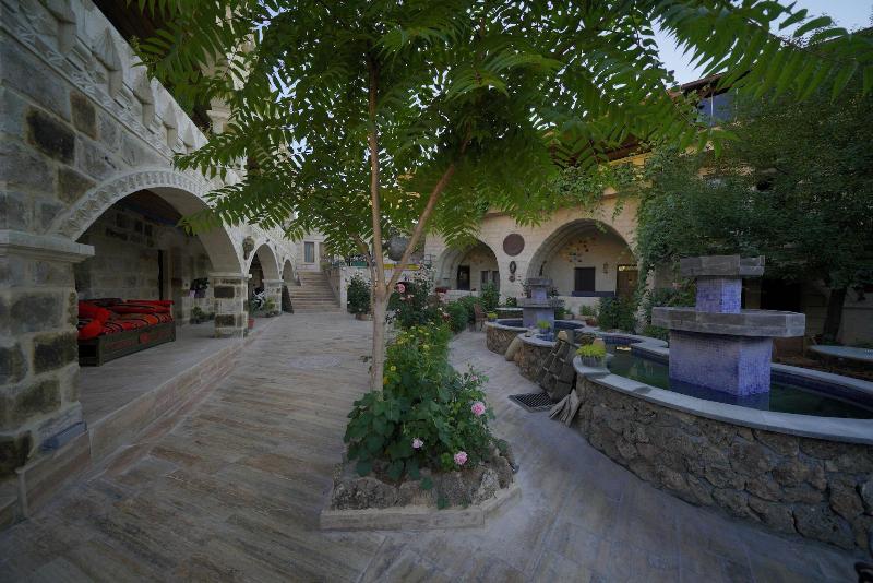 Kayatas Cave Suites Hotel