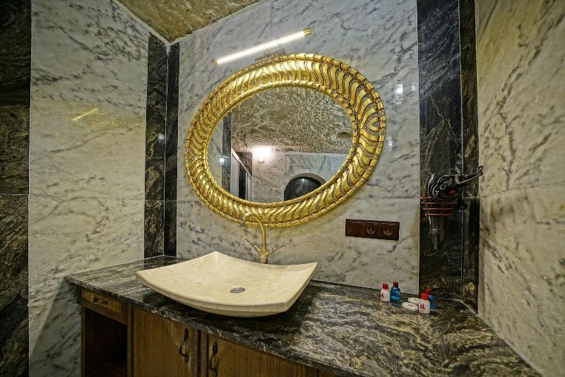 Kayatas Cave Suites Hotel