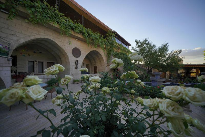Kayatas Cave Suites Hotel