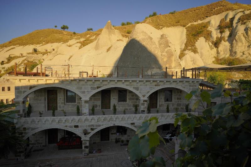 Kayatas Cave Suites Hotel