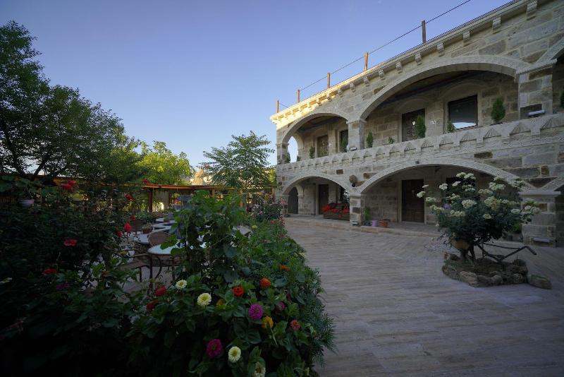 Kayatas Cave Suites Hotel