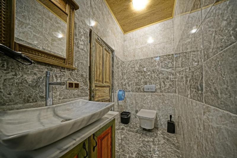 Kayatas Cave Suites Hotel