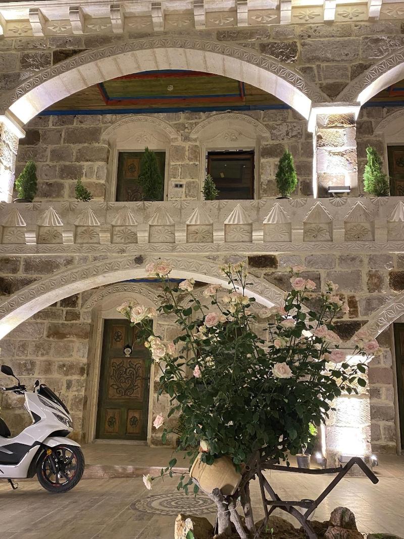 Kayatas Cave Suites Hotel
