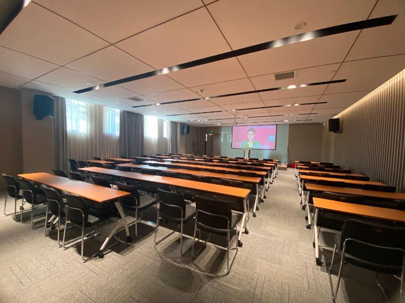 JI Hotel Changchun Beihu image