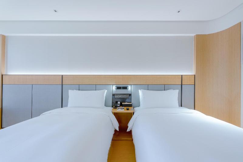 JI Hotel Xiamen Municipal Government Bailuzho image