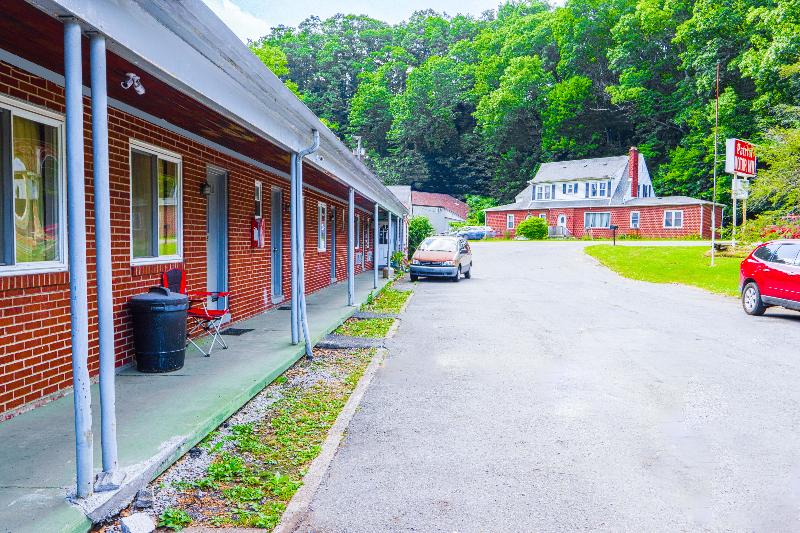 Patriot Inn Motel Beaver WV image