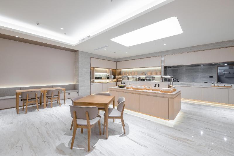 Ji Hotel Ziyang Songda Plaza image