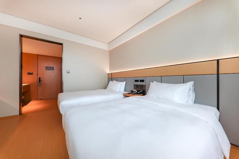Ji Hotel Cixi Sports Center image