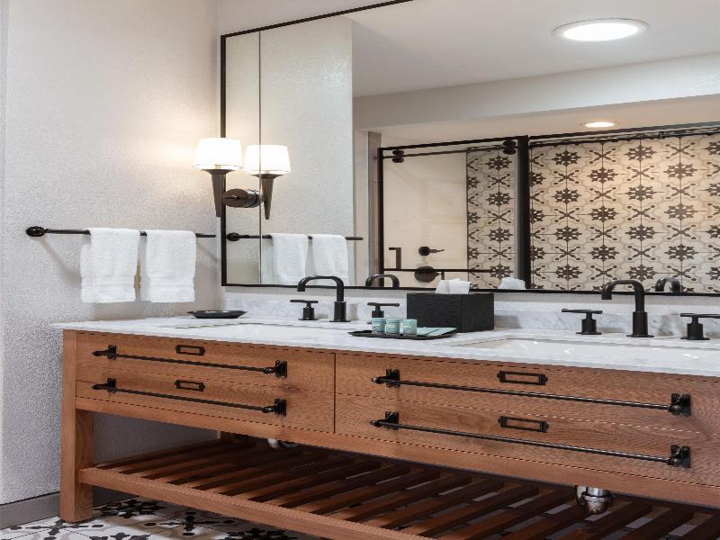 The Lodge at Healdsburg, Tapestry Collection by Hi image