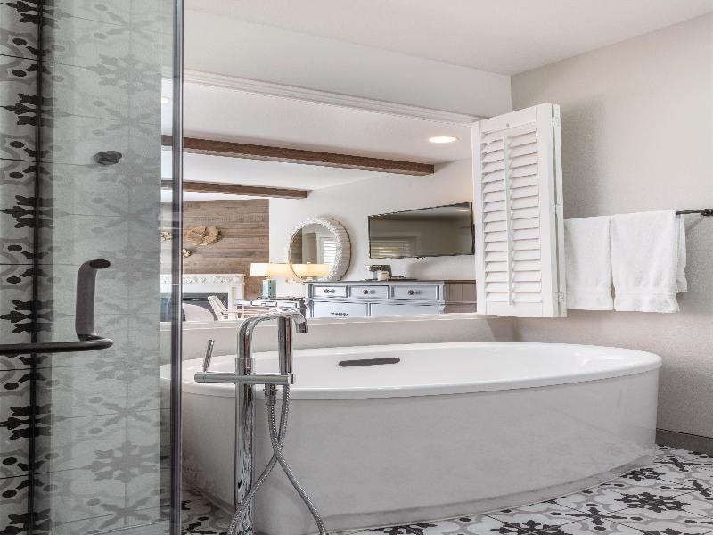 The Lodge at Healdsburg, Tapestry Collection by Hi image