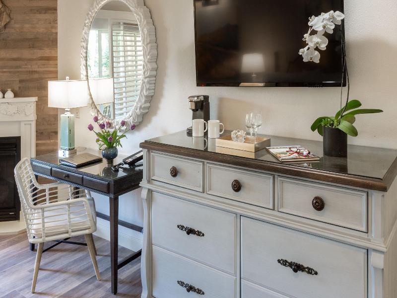 The Lodge at Healdsburg, Tapestry Collection by Hi image