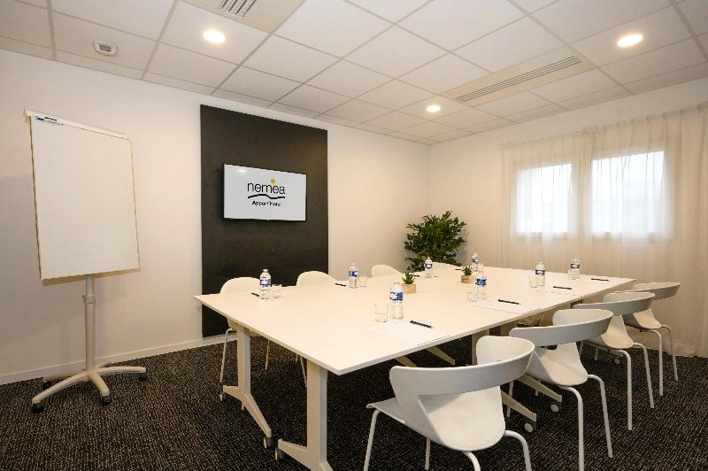 Nemea Appart Hotel Europe Velizy Villacoublay image