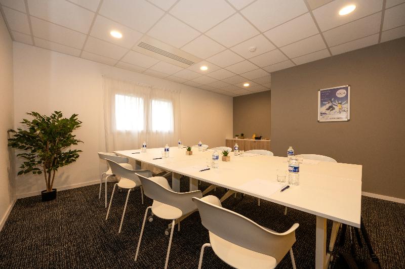 Nemea Appart Hotel Europe Velizy Villacoublay image