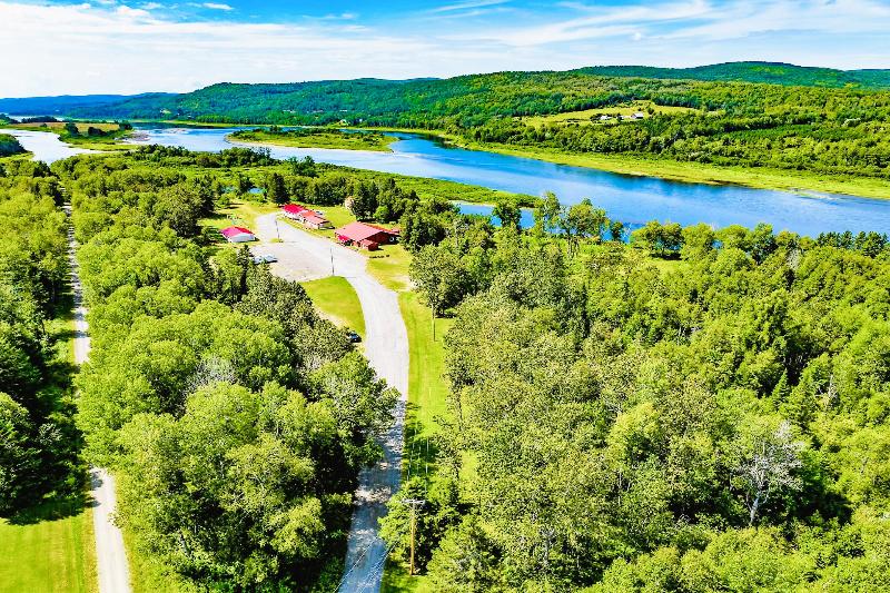Love Hotels St John River by OYO at Fort Kent ME image